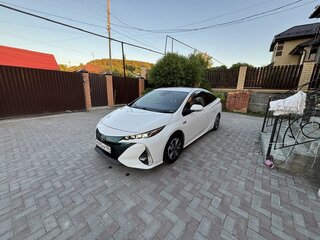2017 Toyota Prius PHV ZVW52 IV (XW50), белый, 1970000 рублей, вид 1