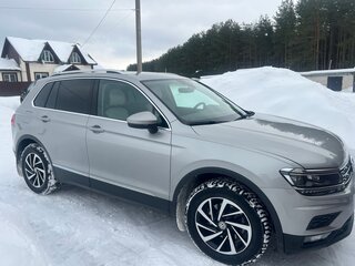 2019 Volkswagen Tiguan II, серебристый, 2000000 рублей, вид 4