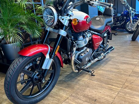 2026 Royal Enfield Super Meteor, пурпурный, 792000 рублей, вид 5