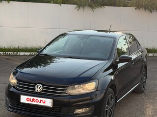 2016 Volkswagen Polo V Рестайлинг, чёрный, 900000 рублей, вид 1