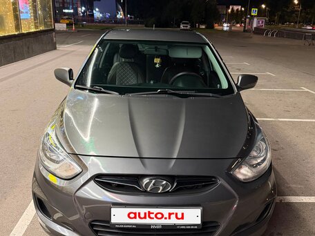 2013 Hyundai Solaris I, серый, вид 2