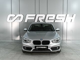 2017 BMW 1 серии 118i II (F20/F21) Рестайлинг 2, серебристый, 2049000 рублей, вид 3