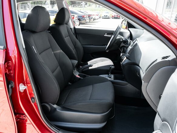 2011 Hyundai i30 I Рестайлинг, красный - вид 7