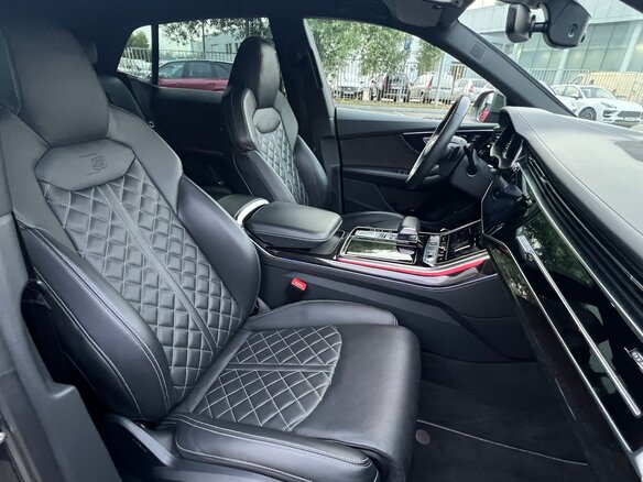 2019 Audi Q8 55 TFSI I (4M), серый, 6100000 рублей - вид 17
