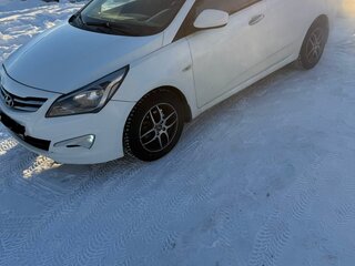 2015 Hyundai Solaris I Рестайлинг, белый, 1100000 рублей, вид 4