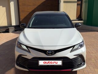 2021 Toyota Camry VIII (XV70) Рестайлинг, белый, 3500000 рублей, вид 1