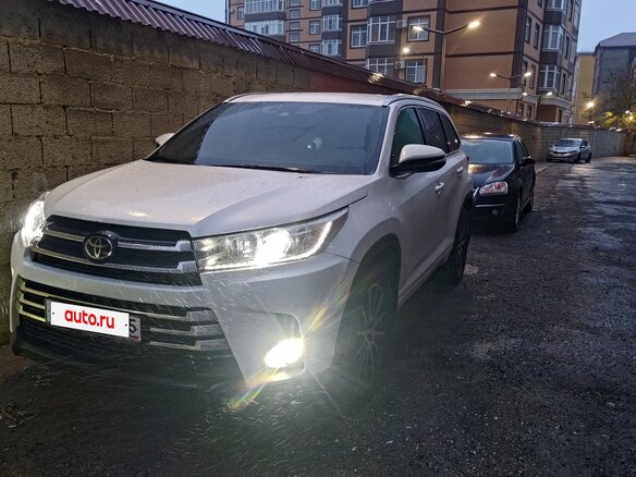 2018 Toyota Highlander III (XU50) Рестайлинг, белый, 3850000 рублей - вид 1