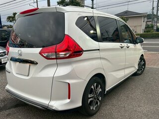 2021 Honda Freed+ II Рестайлинг, белый, 1170000 рублей, вид 3