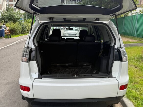 2011 Mitsubishi Outlander II Рестайлинг, белый, 1200000 рублей - вид 20