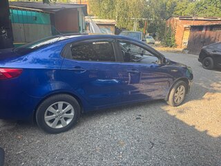 2013 Kia Rio III, синий, 750000 рублей, вид 4