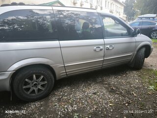 2000 Chrysler Town & Country IV, серый, 1000000 рублей, вид 2