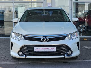 2016 Toyota Camry VII (XV50) Рестайлинг, белый, 1949000 рублей, вид 3