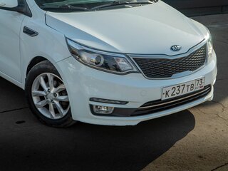 2015 Kia Rio III Рестайлинг, белый, 980000 рублей, вид 3