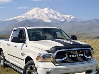 2017 Ram 1500 Quad Cab IV (DS/DJ), белый, 4800000 рублей, вид 3
