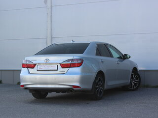 2017 Toyota Camry VII (XV50) Рестайлинг 2, серебристый, 2290000 рублей, вид 2