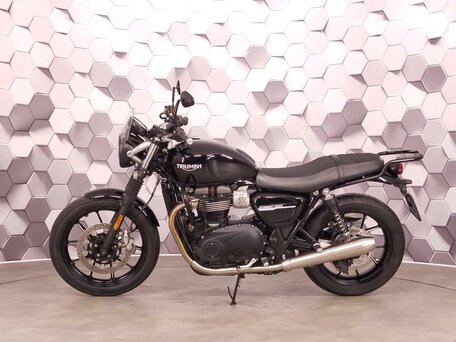 2019 Triumph Street Twin, чёрный, 777000 рублей, вид 4