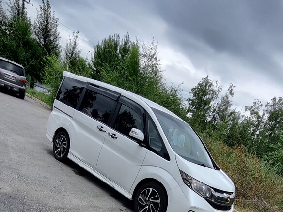 2016 Honda Stepwgn V, белый, 1800000 рублей - вид 1