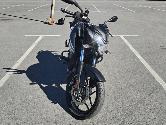 2022 Bajaj Pulsar NS 200, серый, 235000 рублей - вид 1