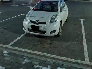 2009 Toyota Vitz II (XP90), белый, 800000 рублей, вид 2