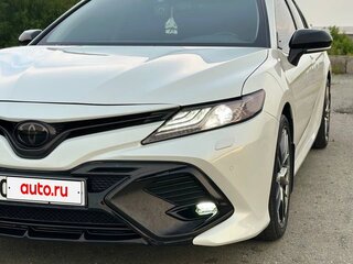 2018 Toyota Camry VIII (XV70), белый, 2999900 рублей, вид 3