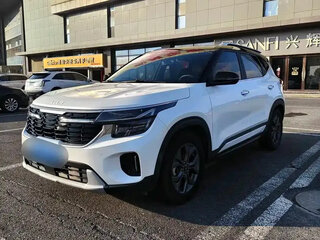 2023 Kia Seltos I Рестайлинг, белый, 1750000 рублей, вид 1