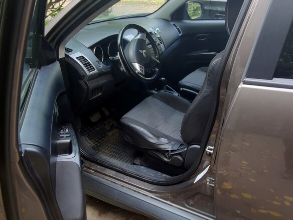 2011 Mitsubishi Outlander II Рестайлинг, коричневый, 800000 рублей - вид 7
