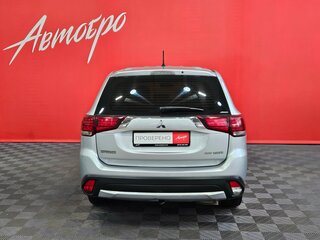 2015 Mitsubishi Outlander III Рестайлинг 2, серебристый, 1600000 рублей, вид 4
