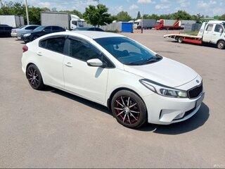 2018 Kia Cerato III Рестайлинг (Classic), белый, 1600000 рублей, вид 4
