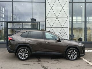 2021 Toyota RAV4 V (XA50), коричневый, 3219000 рублей, вид 4