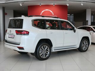 2026 Toyota Land Cruiser 300 Series, белый, 16400000 рублей, вид 5