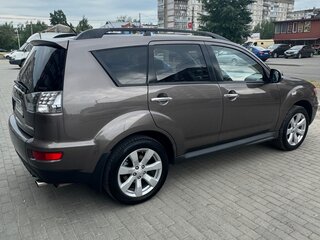 2011 Mitsubishi Outlander II Рестайлинг, коричневый, 1370000 рублей, вид 3