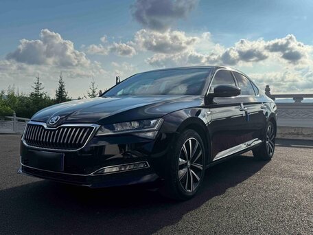 2023 Skoda Superb III Рестайлинг, чёрный, 2310000 рублей, вид 1