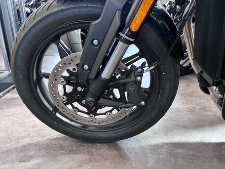 2025 Triumph Speed Twin, чёрный, 1185000 рублей, вид 4