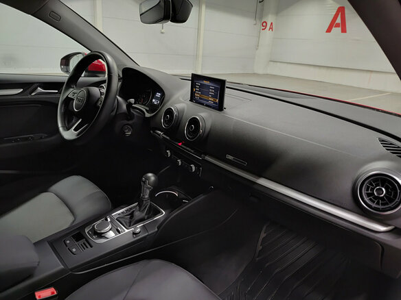 2018 Audi A3 III (8V) Рестайлинг, красный, 1949000 рублей - вид 10