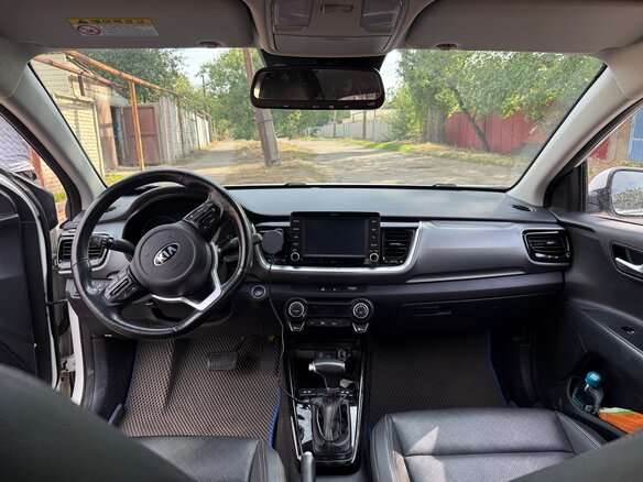 2019 Kia Stonic I, белый, 2000000 рублей - вид 4