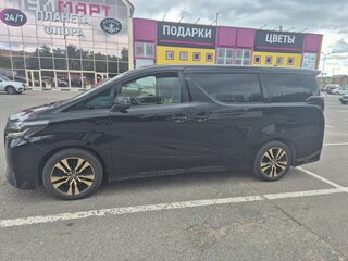 2021 Toyota Alphard III Рестайлинг, чёрный, 4999999 рублей, вид 4