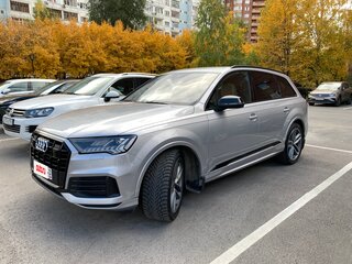 2020 Audi Q7 45 TDI II (4M) Рестайлинг, серебристый, 7900000 рублей, вид 3