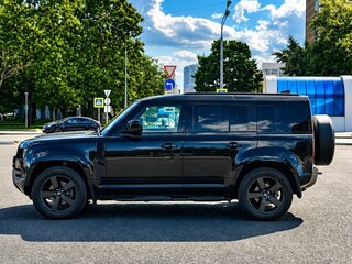 2021 Land Rover Defender 110 II, чёрный, 7880000 рублей, вид 3