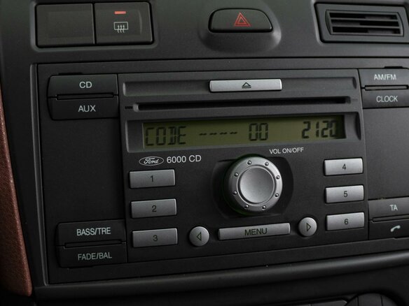 2006 Ford Fiesta Mk5, красный - вид 15