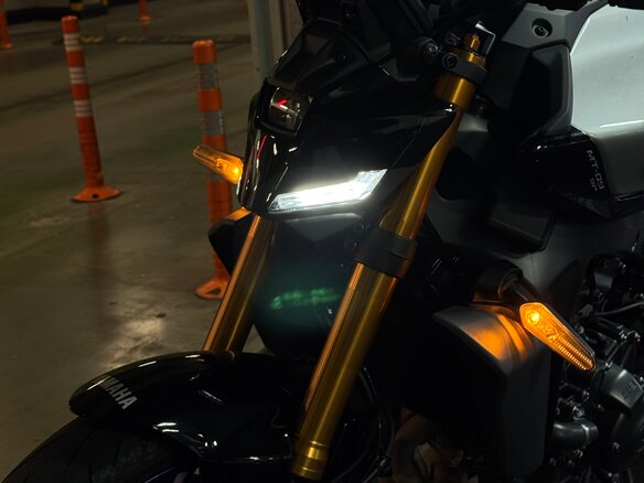 2025 Yamaha MT-09 (FZ-09), серебристый, 1350000 рублей - вид 13