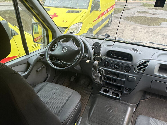 2016 Mercedes-Benz Sprinter, жёлтый, 1300000 рублей - вид 5
