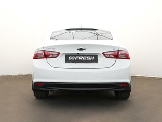 2020 Chevrolet Malibu IX Рестайлинг, белый, 1698000 рублей, вид 4