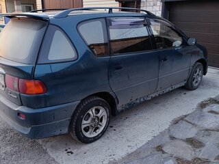 1999 Toyota Ipsum I (M10), зелёный, 620000 рублей, вид 2