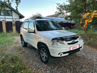 2017 Chevrolet Niva I Рестайлинг, белый, 680000 рублей, вид 3