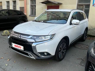 2019 Mitsubishi Outlander III Рестайлинг 3, белый, 1850000 рублей, вид 2