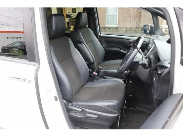 2021 Toyota Noah III (R80) Рестайлинг, белый, 2050000 рублей - вид 11