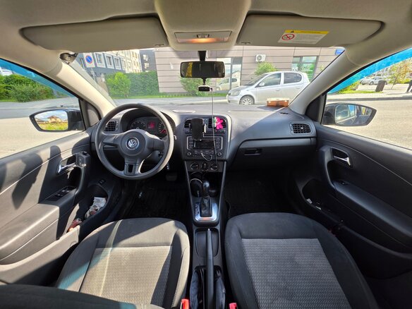 2013 Volkswagen Polo V, чёрный, 940000 рублей - вид 8