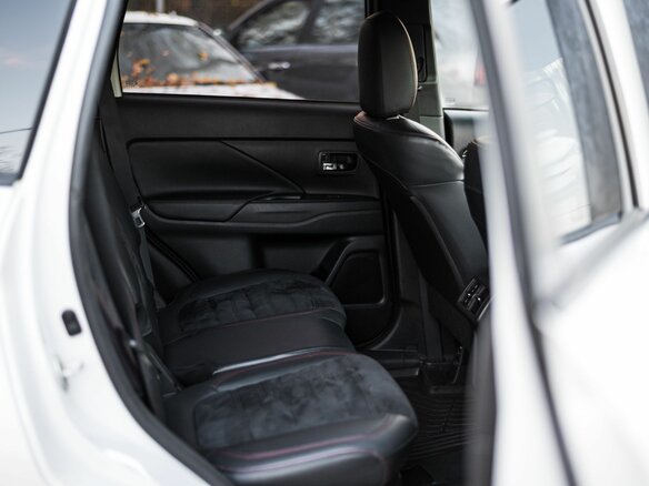 2021 Mitsubishi Outlander III Рестайлинг 3, белый, 2483000 рублей - вид 8