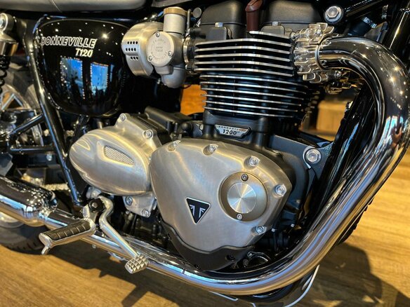2023 Triumph Bonneville T120, красный, 1299000 рублей - вид 7