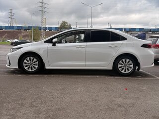 2022 Toyota Corolla XII (E210), белый, 2000000 рублей, вид 2